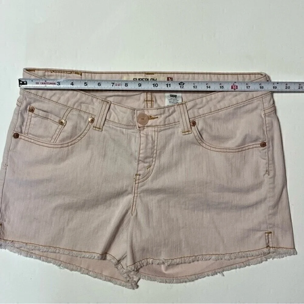 Levis Superlow 518 Womens Size 17 Pink Denim Shorts Low Rise Frayed Hem 36 Waist